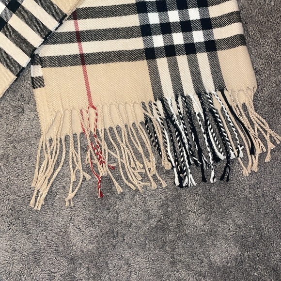 Scarf - Picture 2 of 3